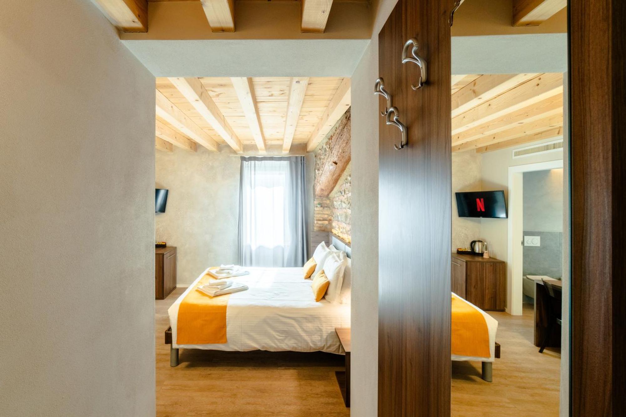 ホテル La Casa In Paese ペスキエーラ・デル・ガルダ エクステリア 写真